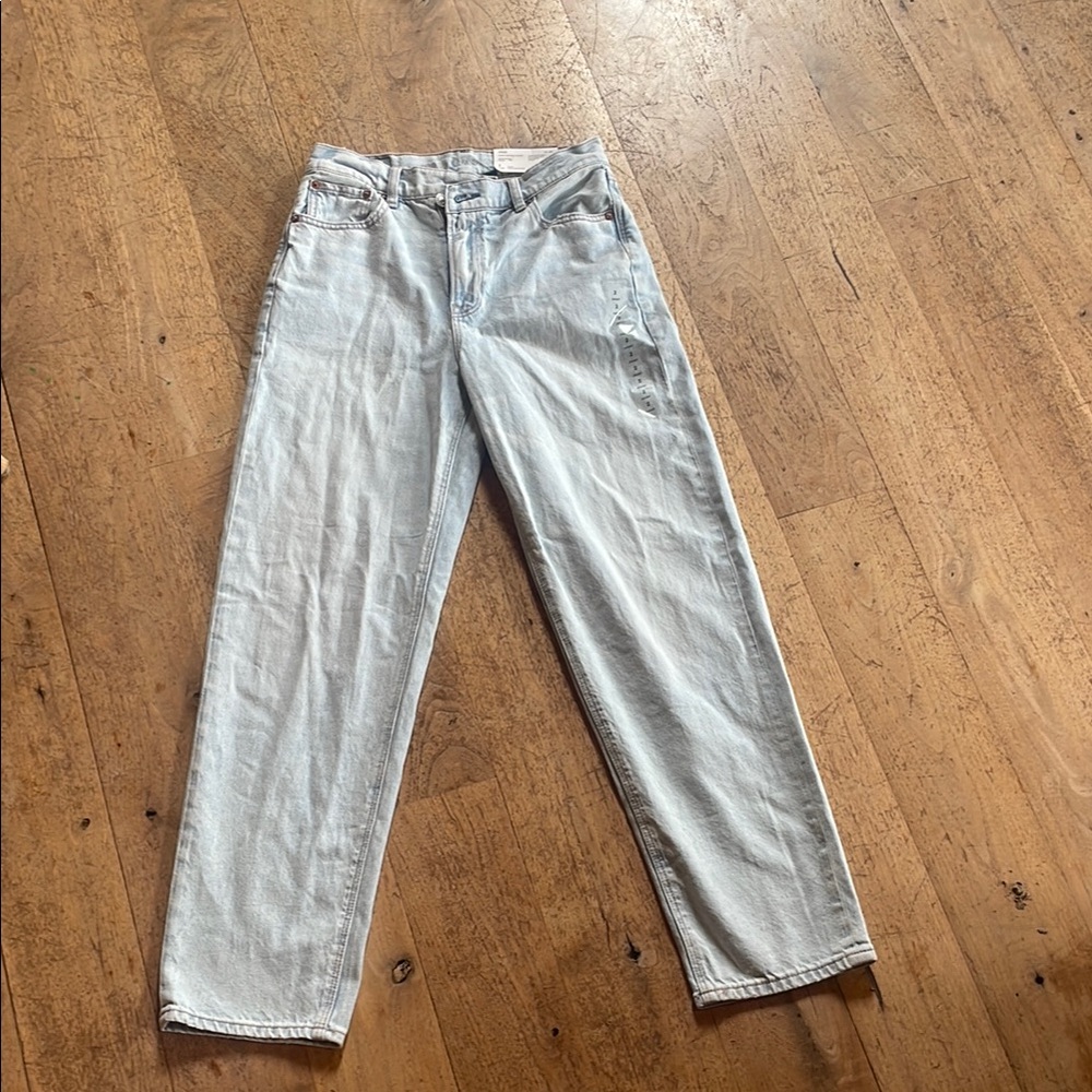 American Eagle Highest Rise Baggy Strait. Color: Indigo Waters